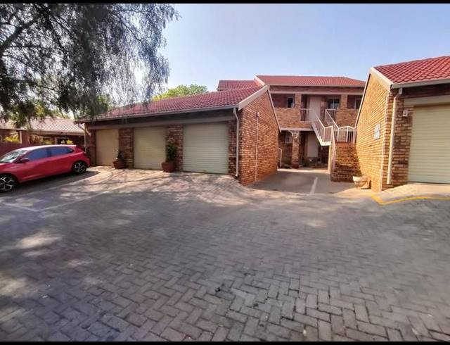 2 BEDROOM COMPLEX FOR SALE IN DIE HOEWES